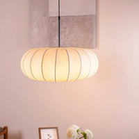 Plafondlamp met zijde lampenkap in Japanse wabi-sabi stijl – ovale lampenkap met delicate groeven