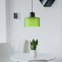 Moderne hanglamp van gekleurd glas in Bauhaus-stijl